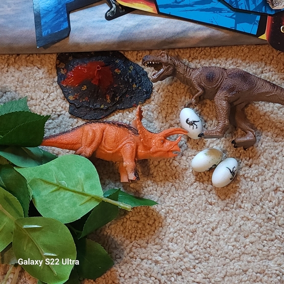 Jurassic Park/Dinosaur Party backdrop,banner,and cake topper - Picture 2 of 4